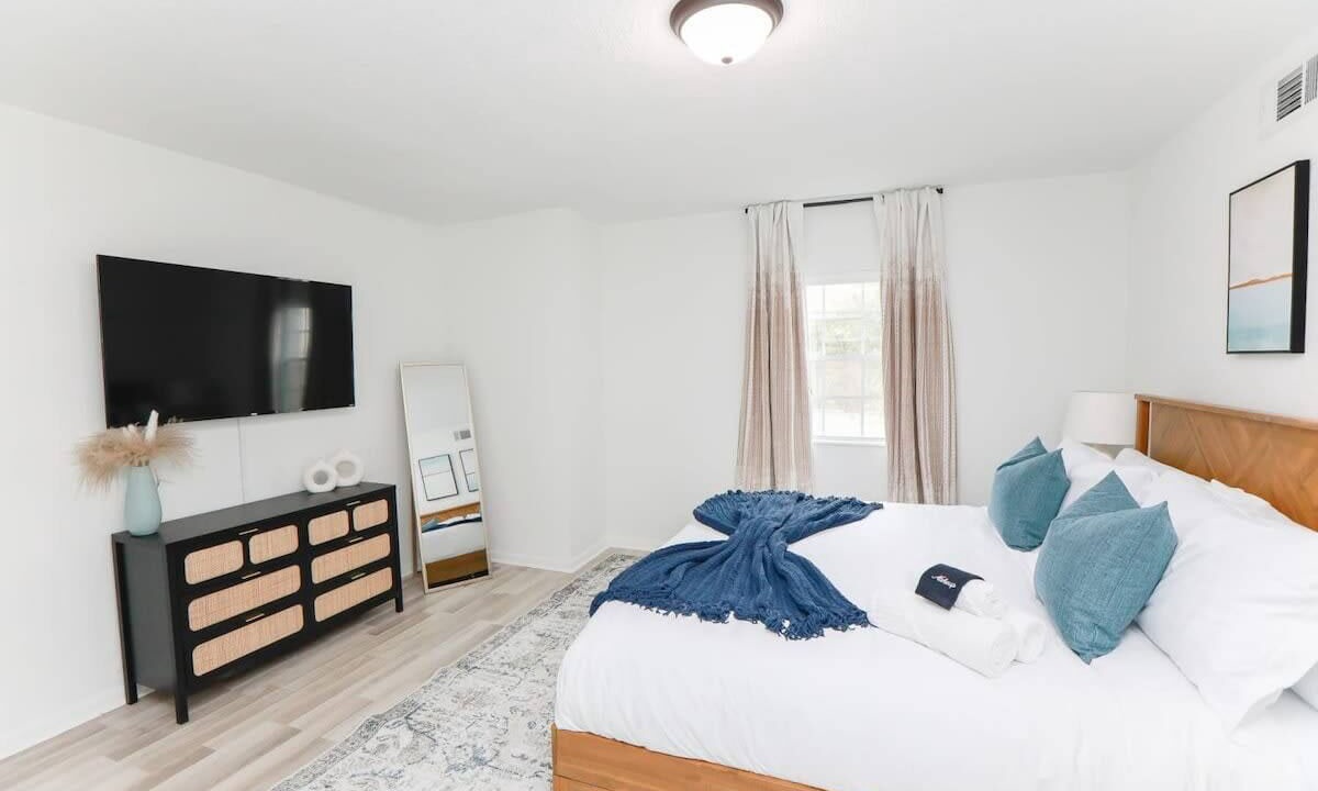 Photo of Bedroom in Willoughby Spit