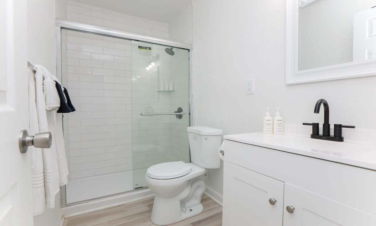 Photo of Bathroom in Willoughby Spit