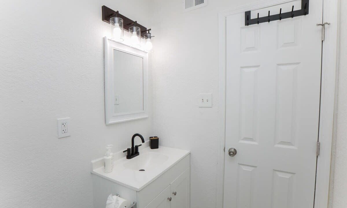 Photo of Bathroom in Willoughby Spit