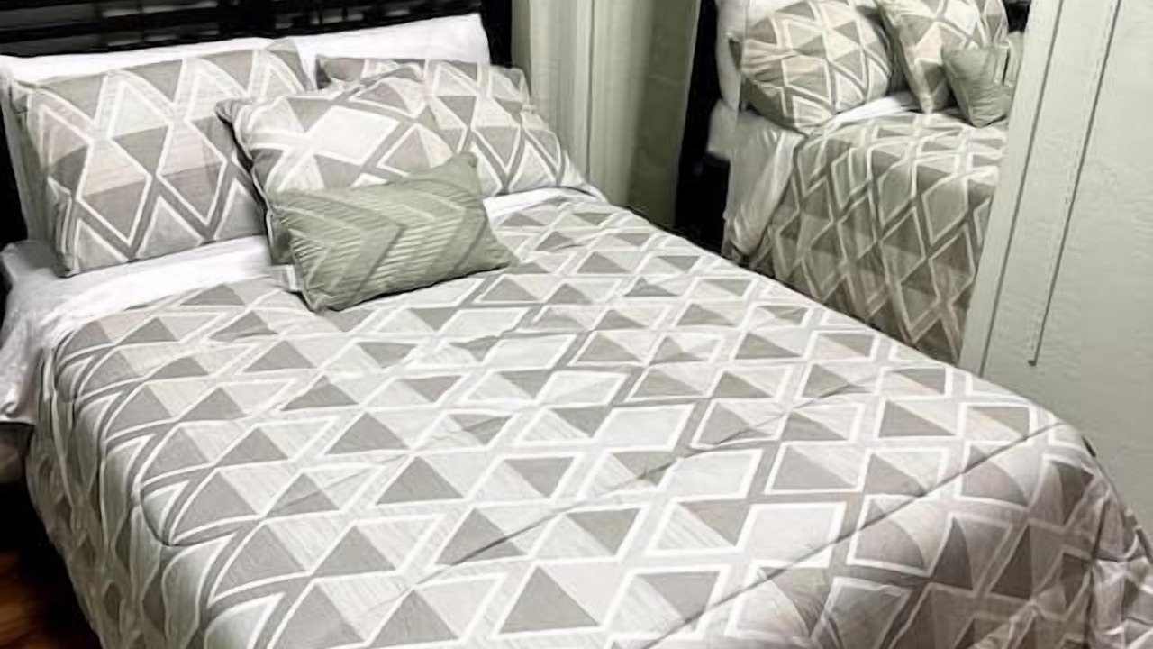 Photo of Bedroom in Miami Gardens