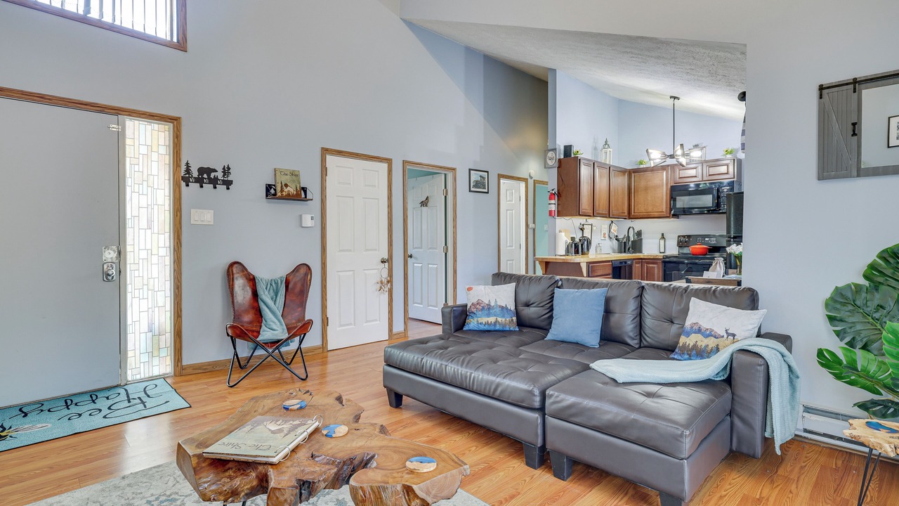 Photo of Livingroom in Tobyhanna