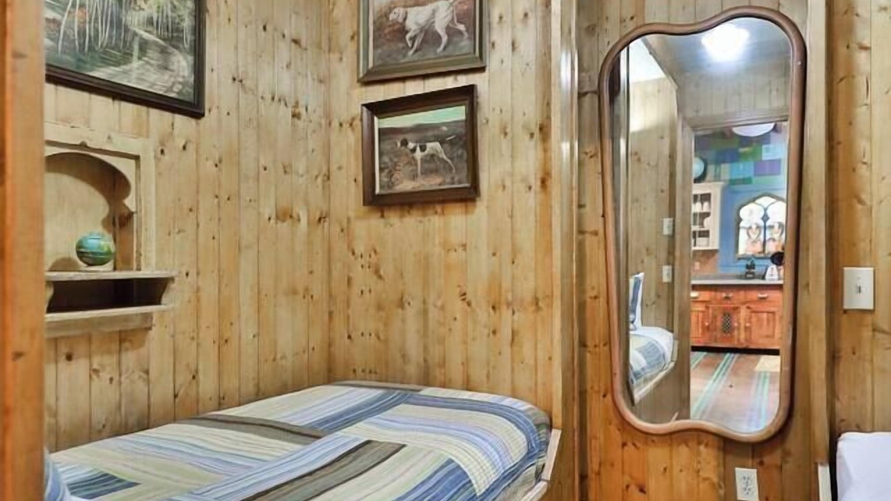 Photo of Bedroom in Sayles Blvd. Area