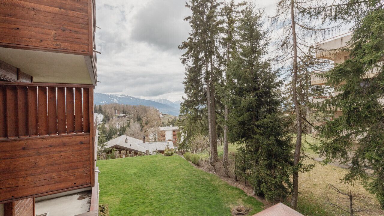 Photo of Outdoor in Lens