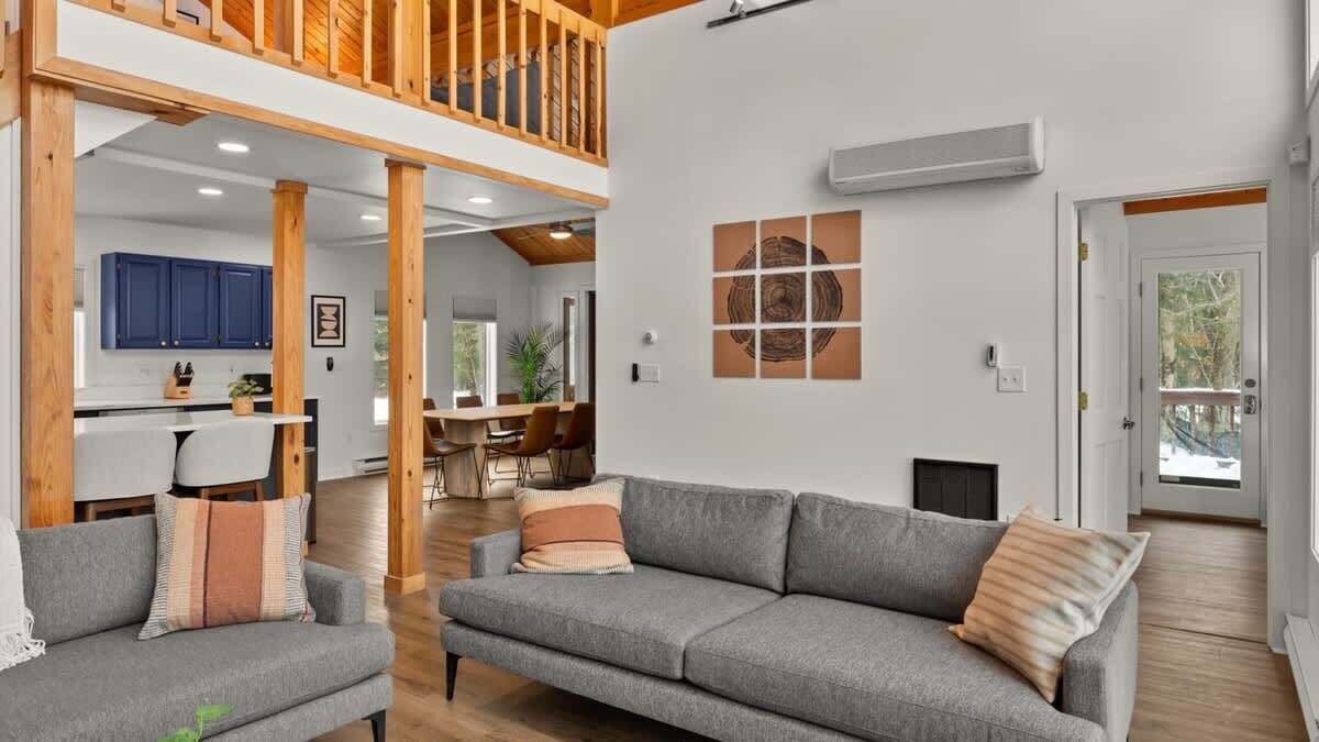 Photo of Livingroom in Becket