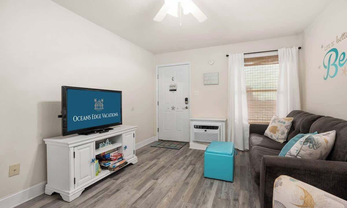 Photo of Livingroom in Caine Woods