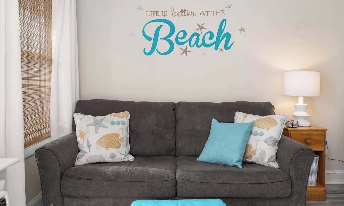 Photo of Livingroom in Caine Woods