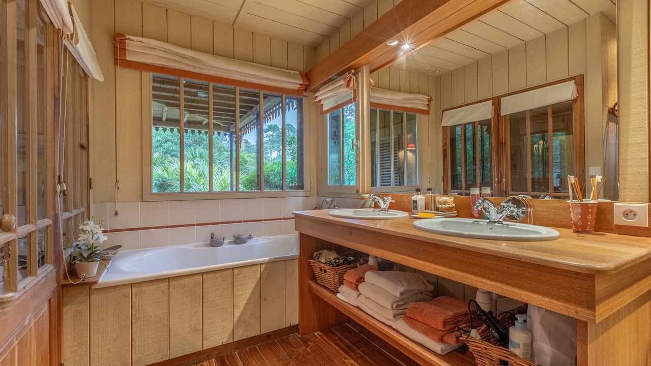 Photo of Bathroom in Le Canon