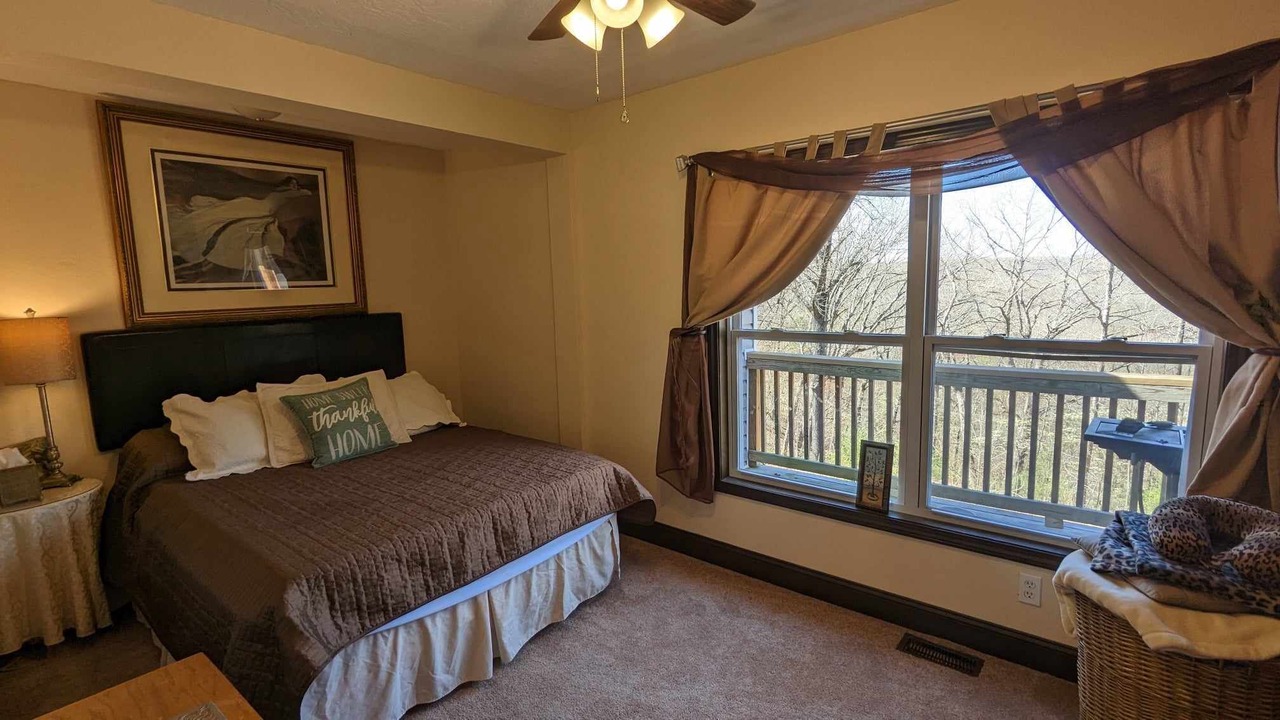 Photo of Bedroom in Camdenton