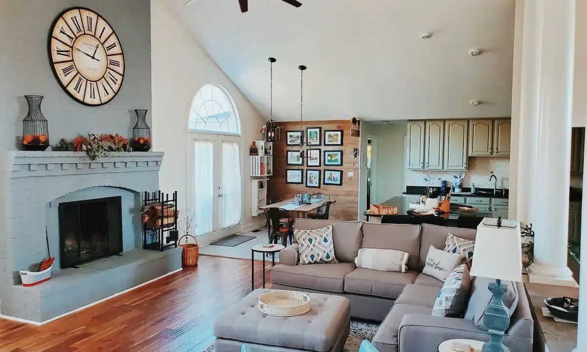 Photo of Livingroom in Haywood