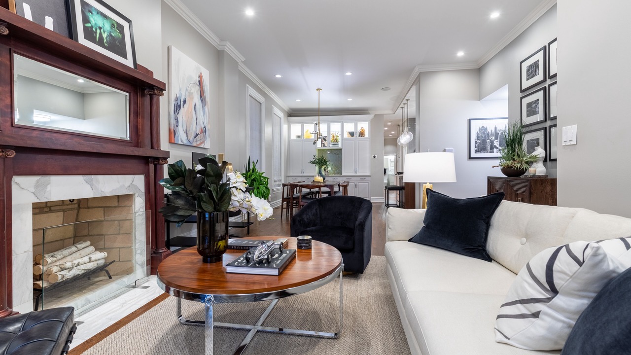 Photo of Livingroom in Near North Side