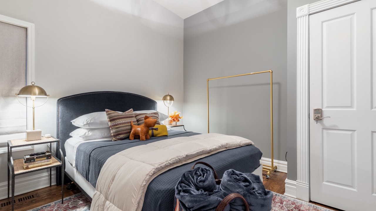 Photo of Bedroom in Near North Side