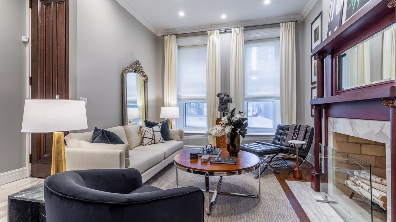 Photo of Livingroom in Near North Side