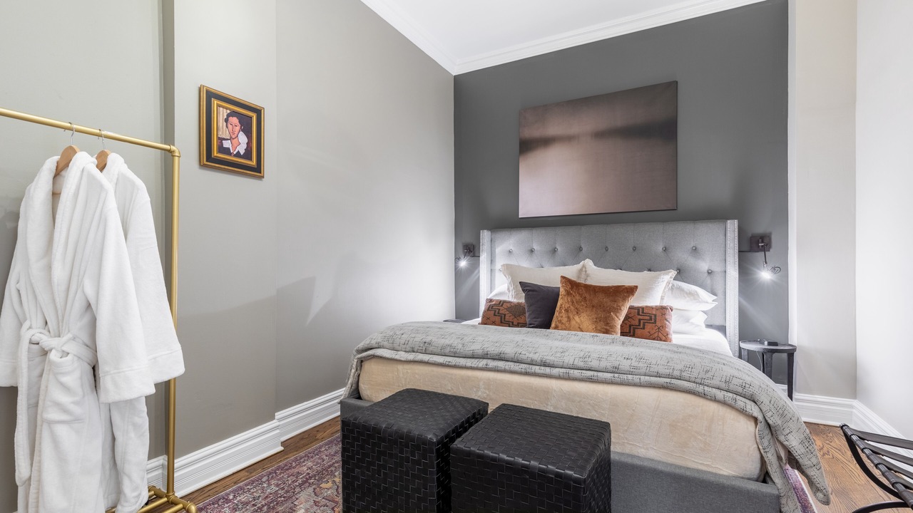 Photo of Bedroom in Near North Side