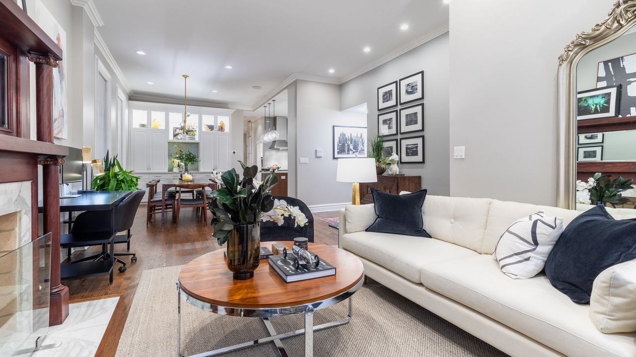 Photo of Livingroom in Near North Side