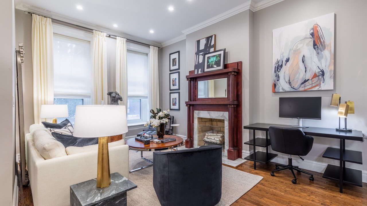 Photo of Livingroom in Near North Side