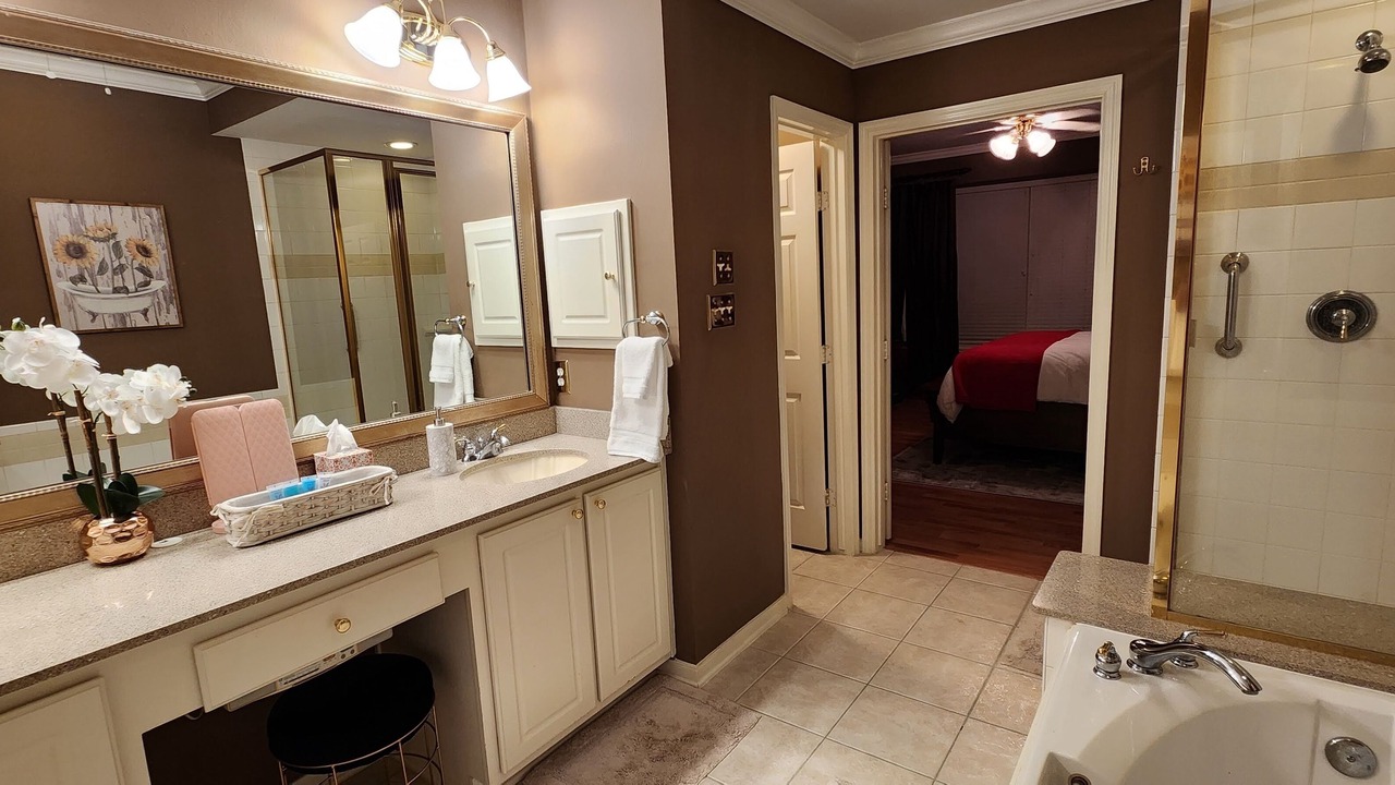 Photo of Bathroom in Alden Bridge