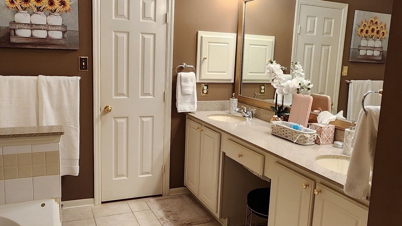 Photo of Bathroom in Alden Bridge