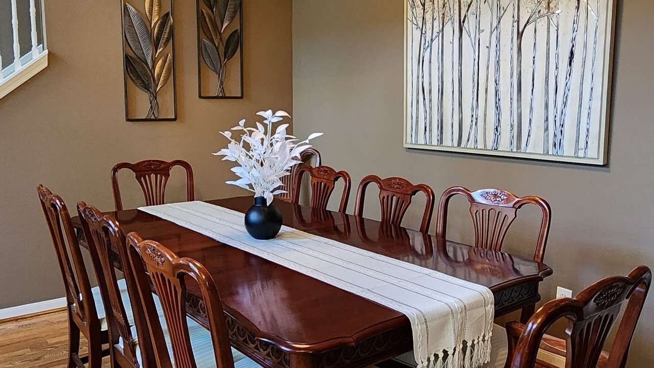 Photo of Livingroom in Alden Bridge