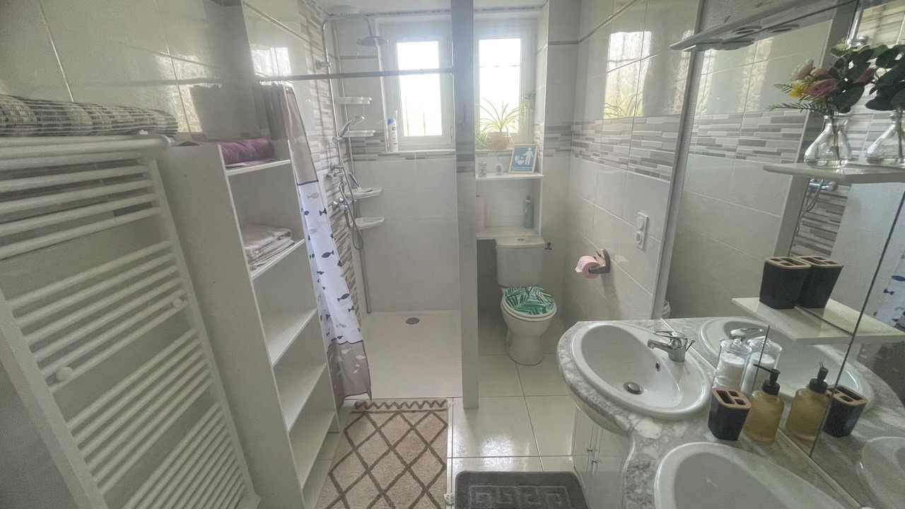 Photo of Bathroom in Chitenay