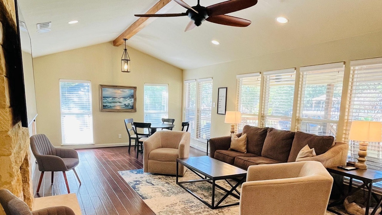 Photo of Livingroom in Enchanted Oaks