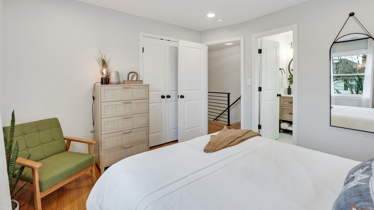 Photo of Bedroom in Del Ray