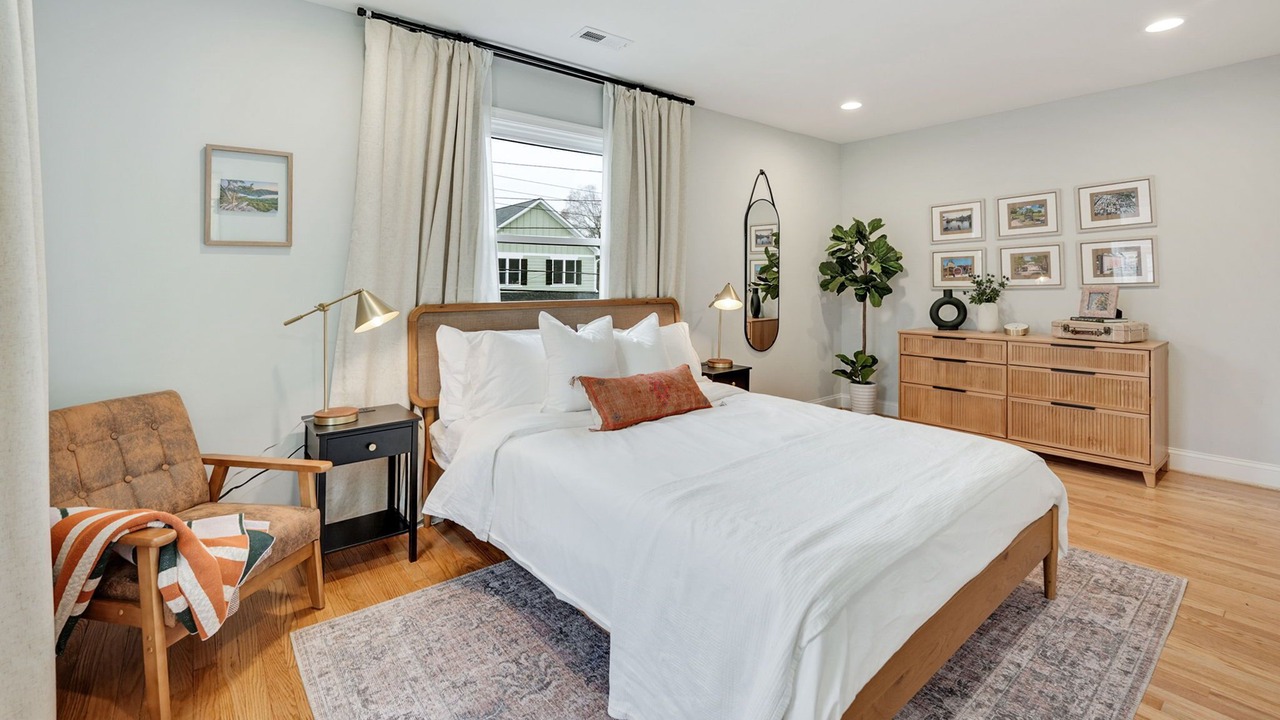 Photo of Bedroom in Del Ray