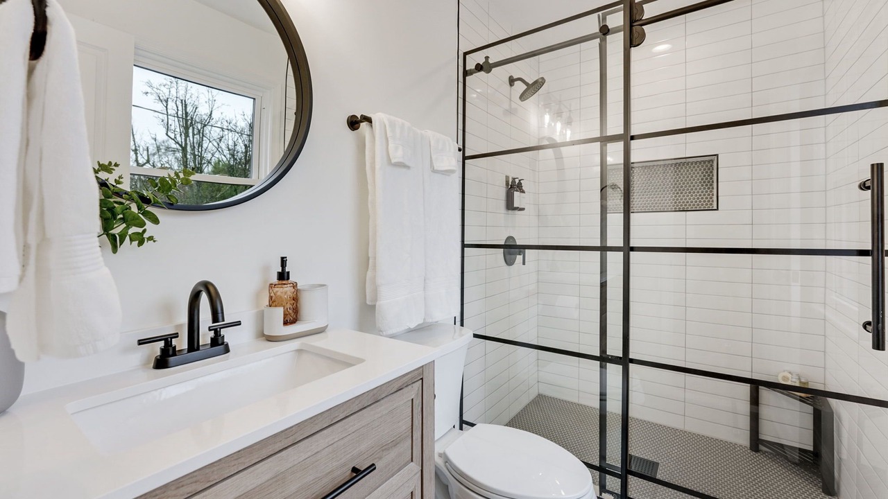Photo of Bathroom in Del Ray