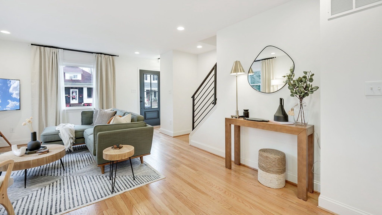 Photo of Livingroom in Del Ray