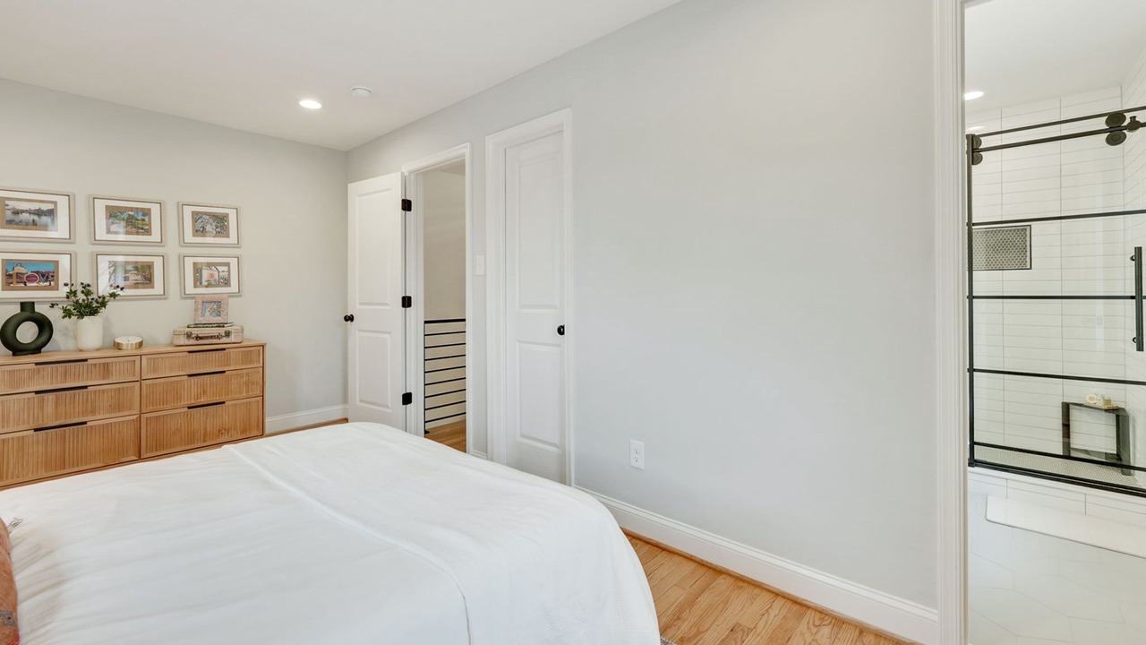 Photo of Bedroom in Del Ray