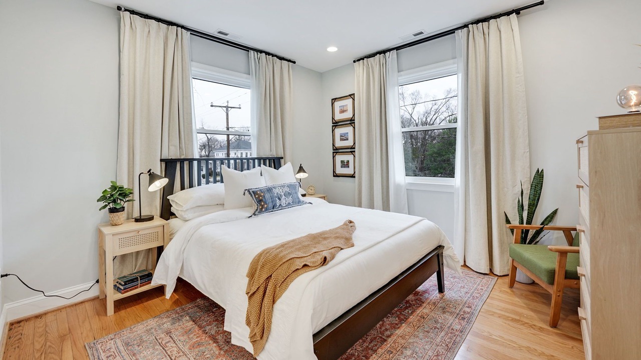 Photo of Bedroom in Del Ray