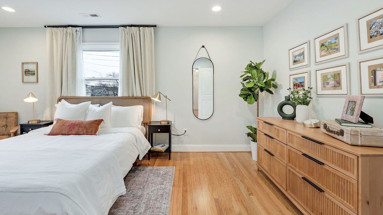 Photo of Bedroom in Del Ray