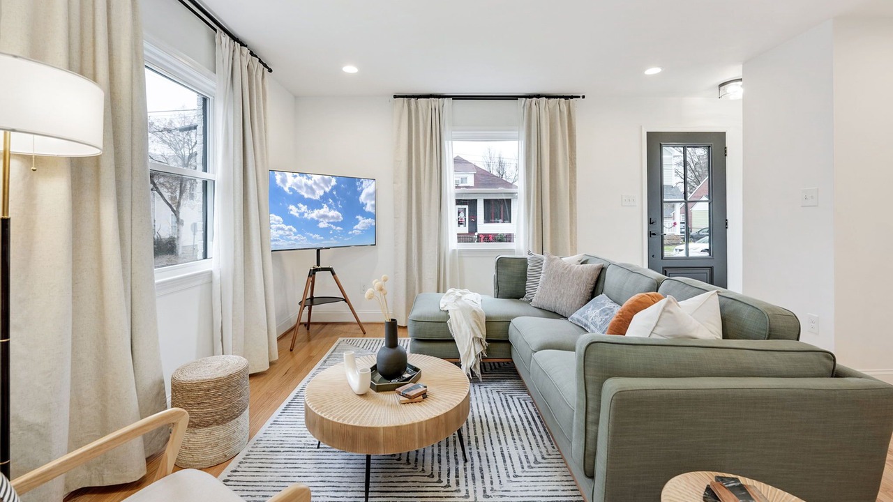 Photo of Livingroom in Del Ray