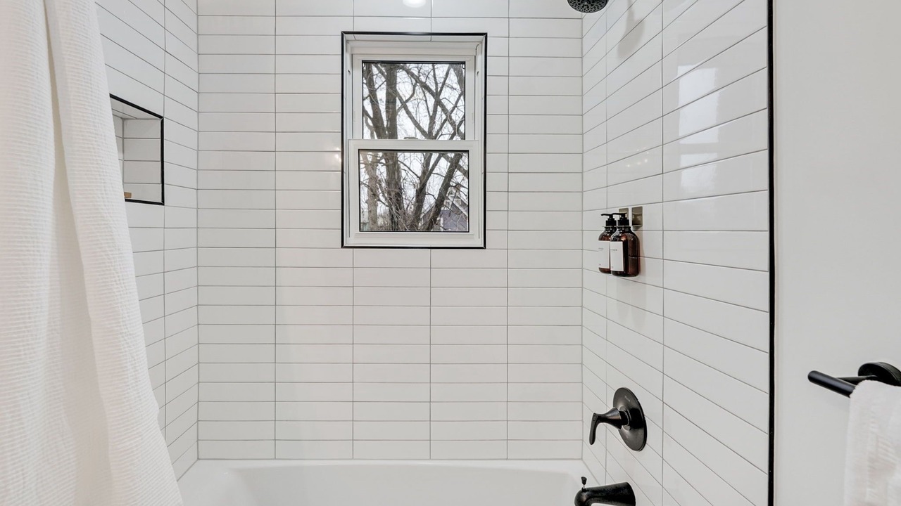 Photo of Bathroom in Del Ray