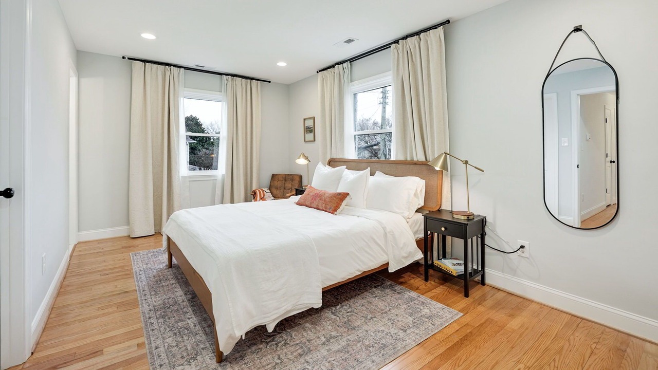 Photo of Bedroom in Del Ray