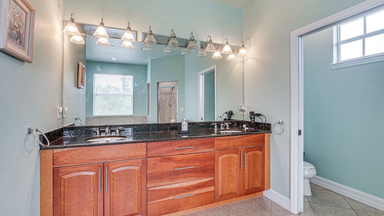 Photo of Bathroom in Caloosahatchee