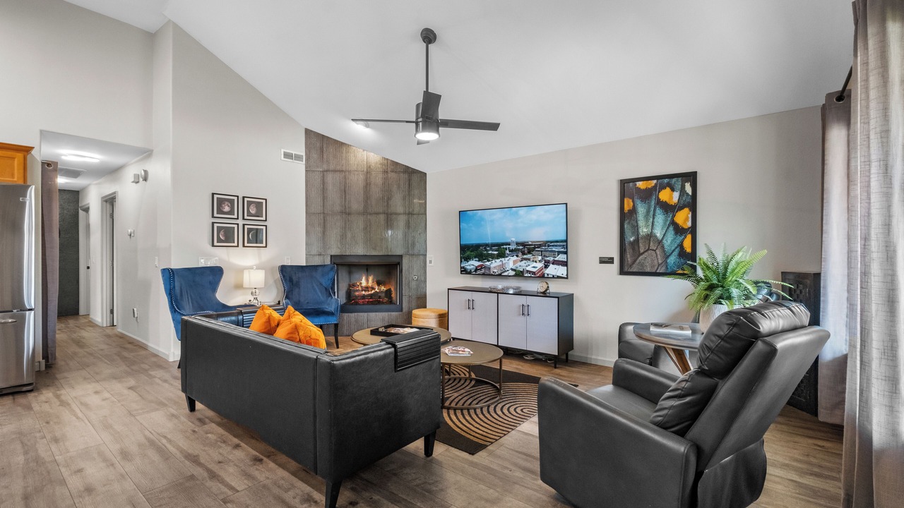 Photo of Livingroom in Downtown
