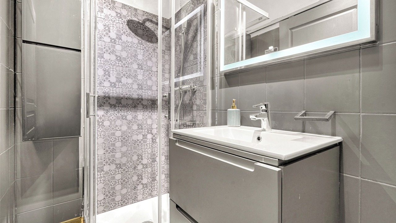 Photo of Bathroom in Minimes - Barriere de Paris