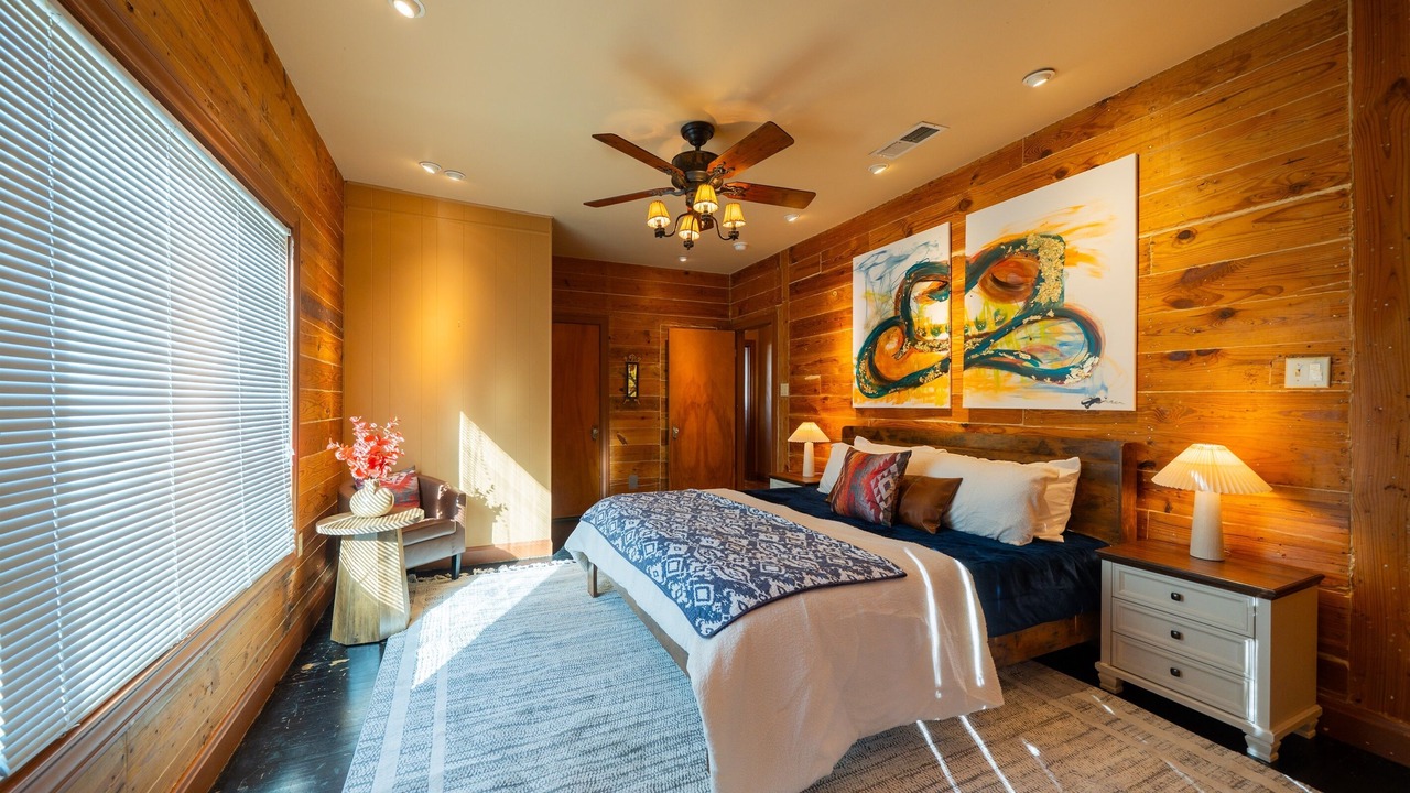 Photo of Bedroom in Sayles Blvd. Area