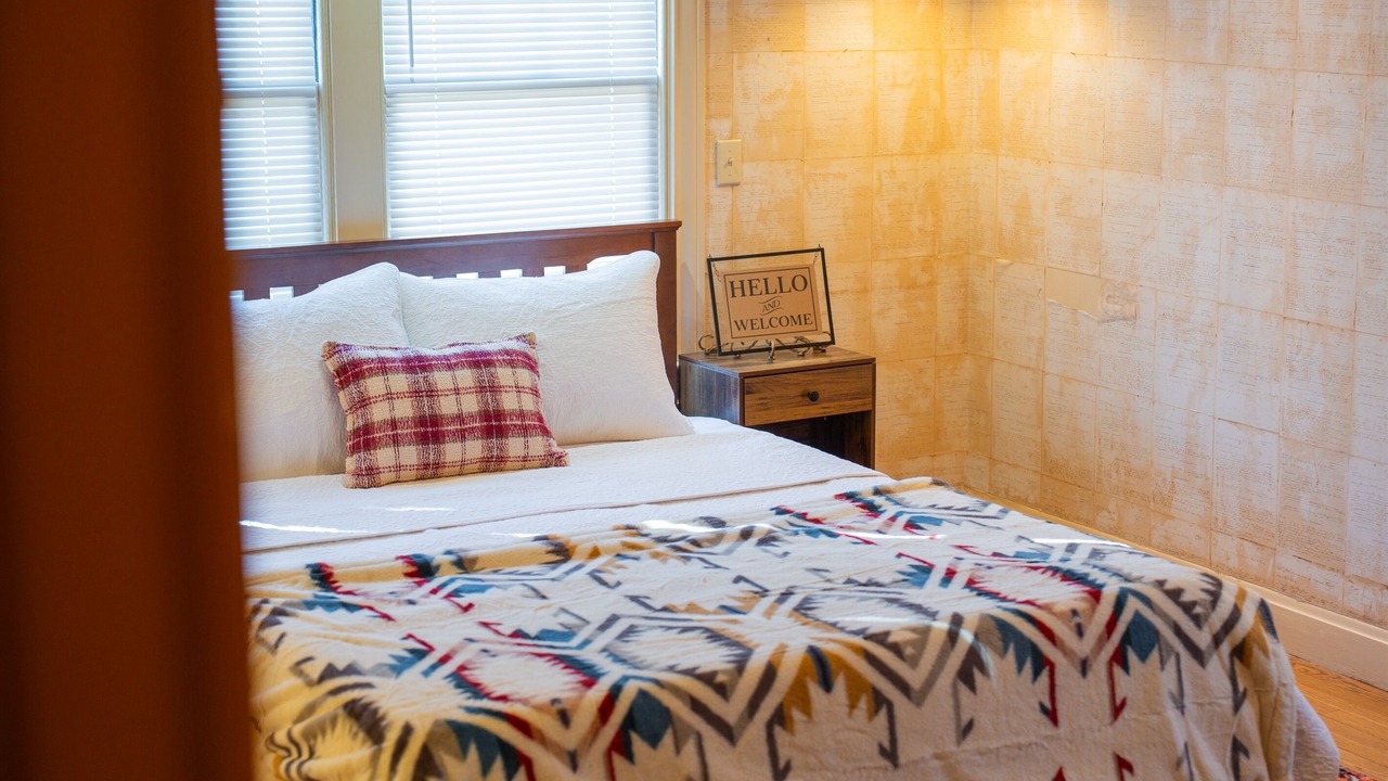 Photo of Bedroom in Sayles Blvd. Area