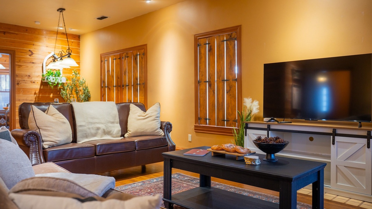 Photo of Livingroom in Sayles Blvd. Area