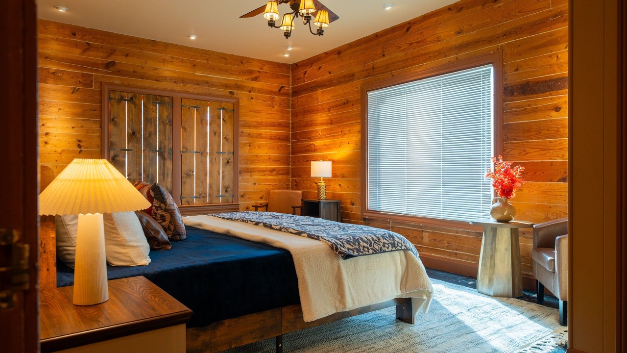 Photo of Bedroom in Sayles Blvd. Area