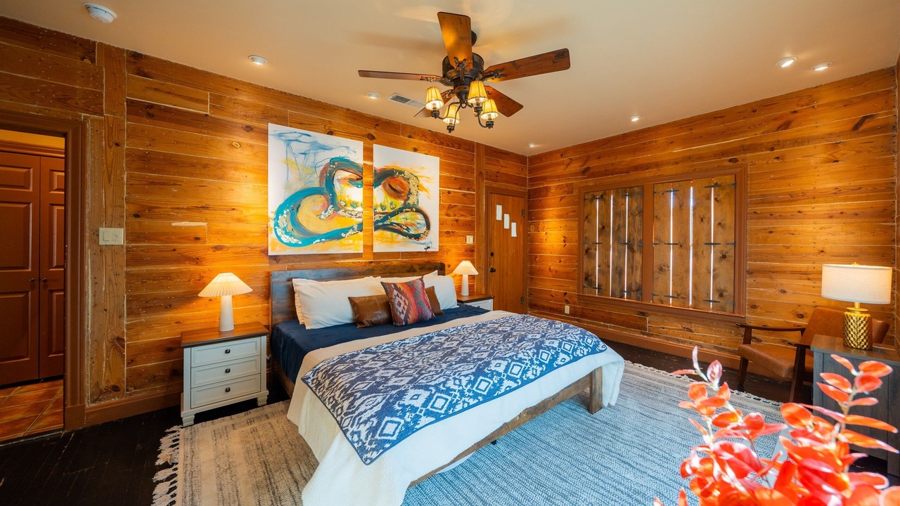 Photo of Bedroom in Sayles Blvd. Area