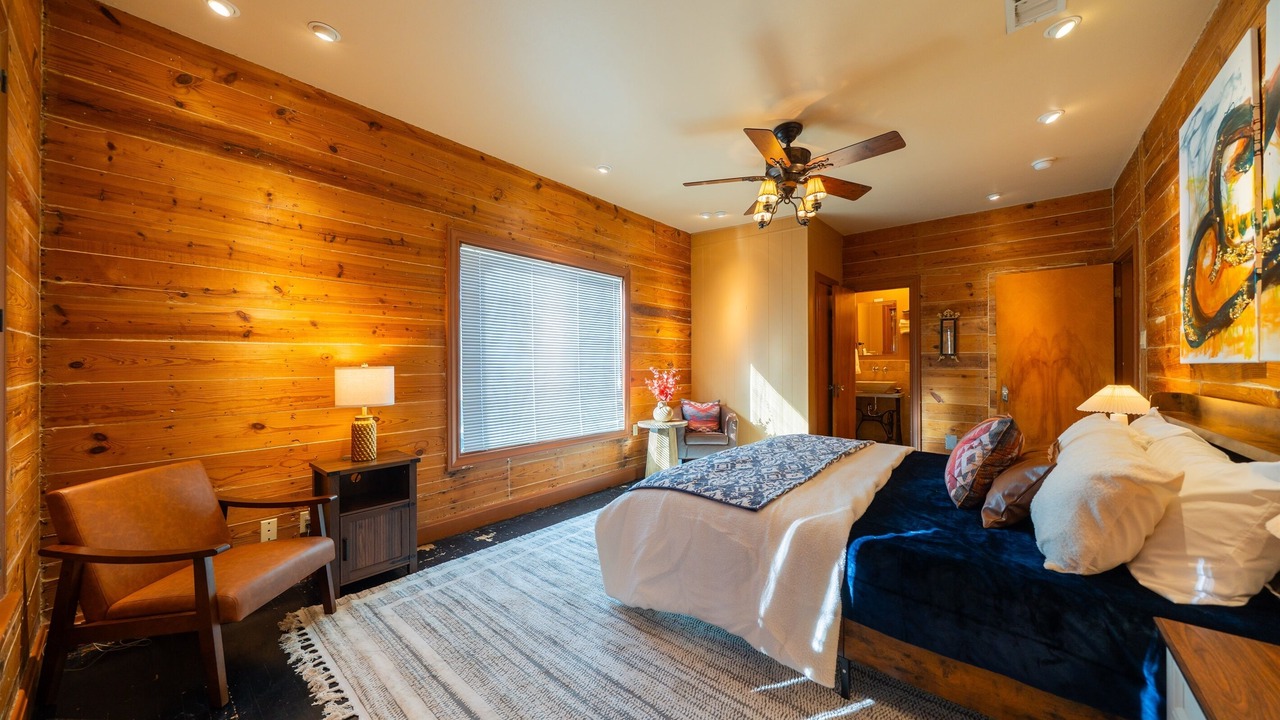Photo of Bedroom in Sayles Blvd. Area