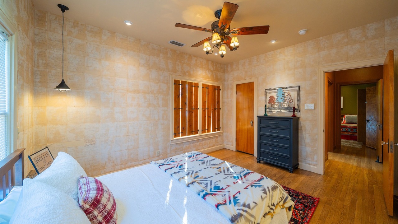 Photo of Bedroom in Sayles Blvd. Area
