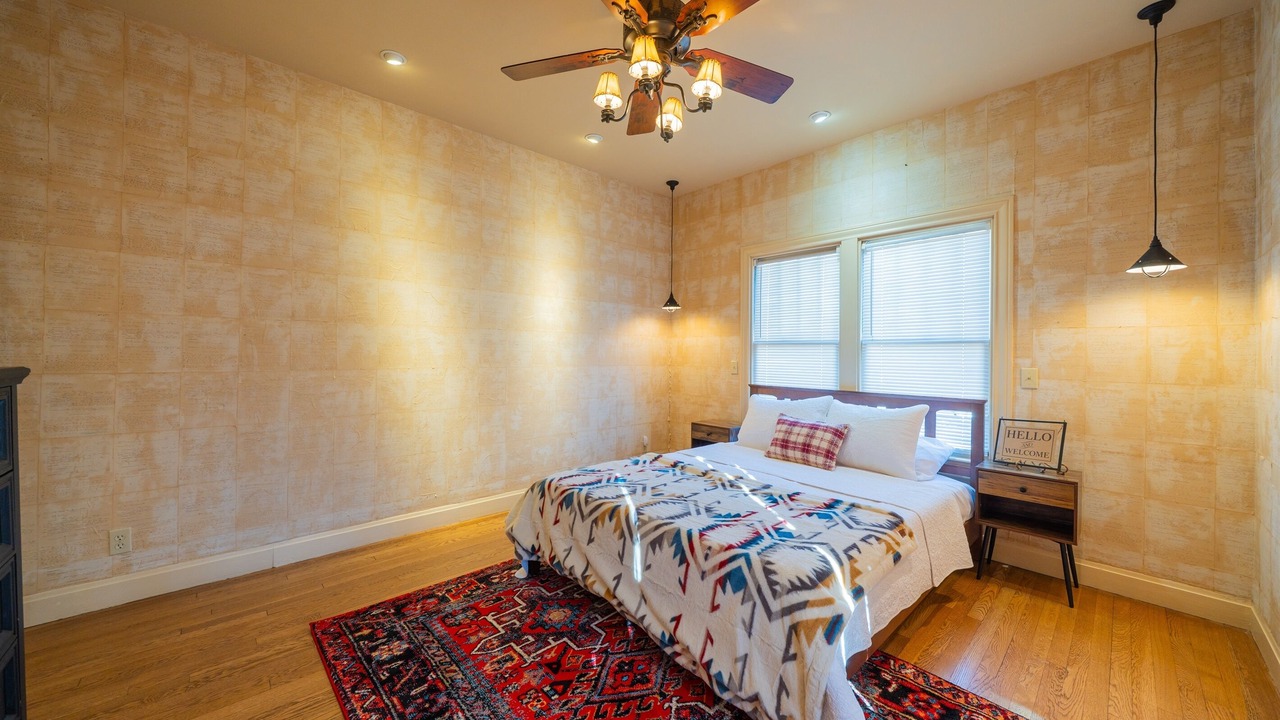 Photo of Bedroom in Sayles Blvd. Area