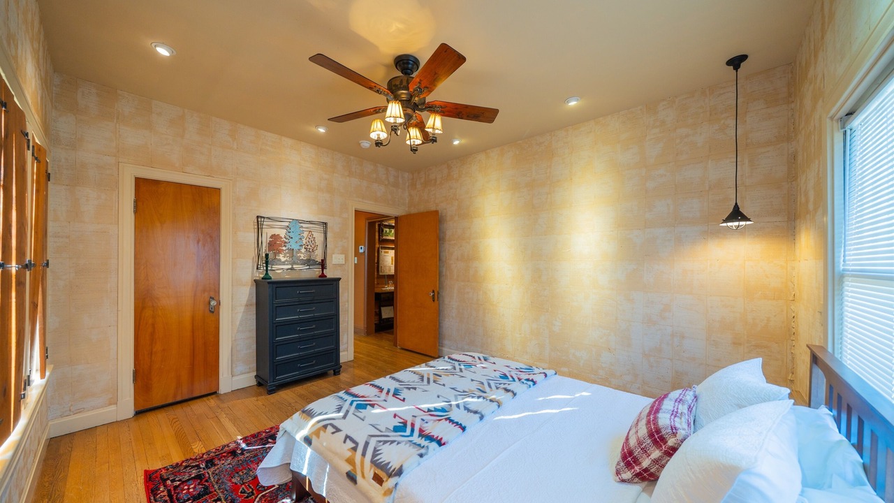 Photo of Bedroom in Sayles Blvd. Area