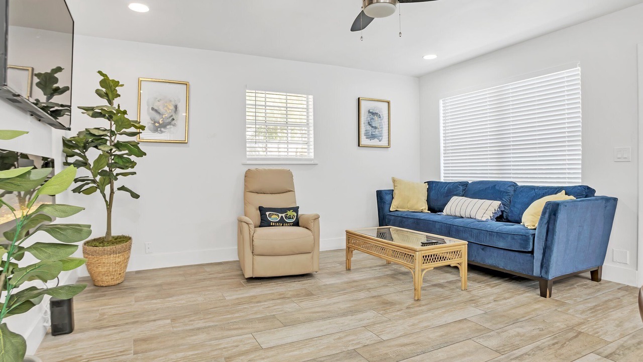 Photo of Livingroom in Central Corals
