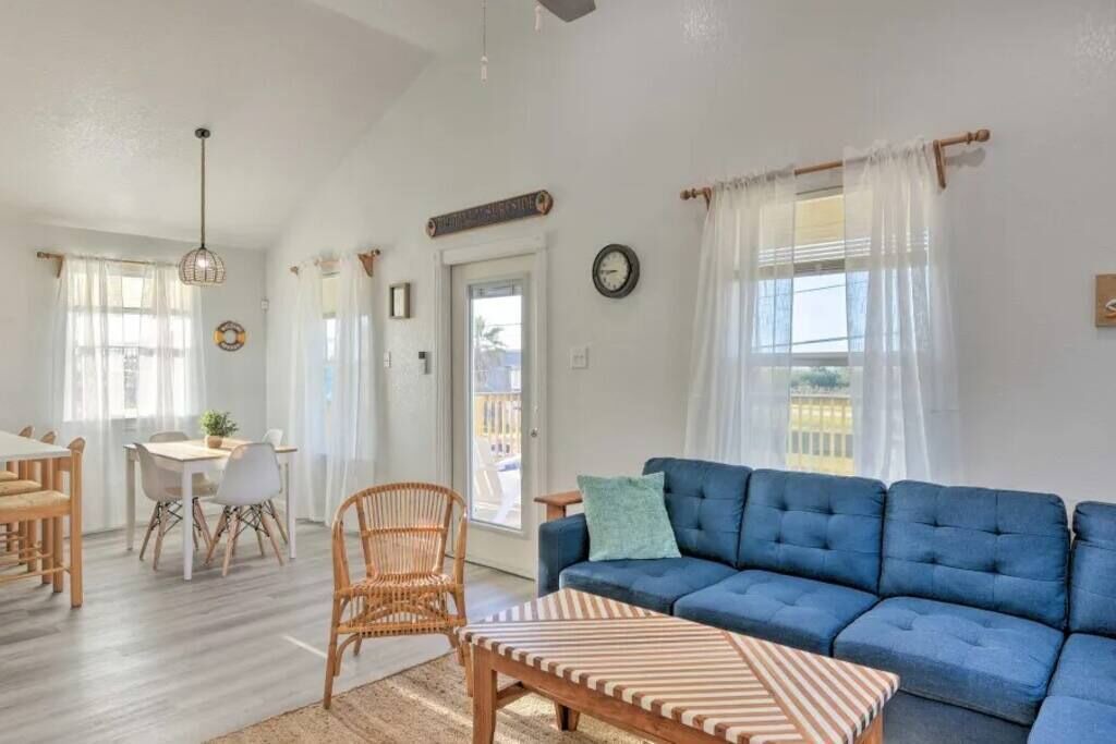 Photo of Livingroom in Surfside Beach