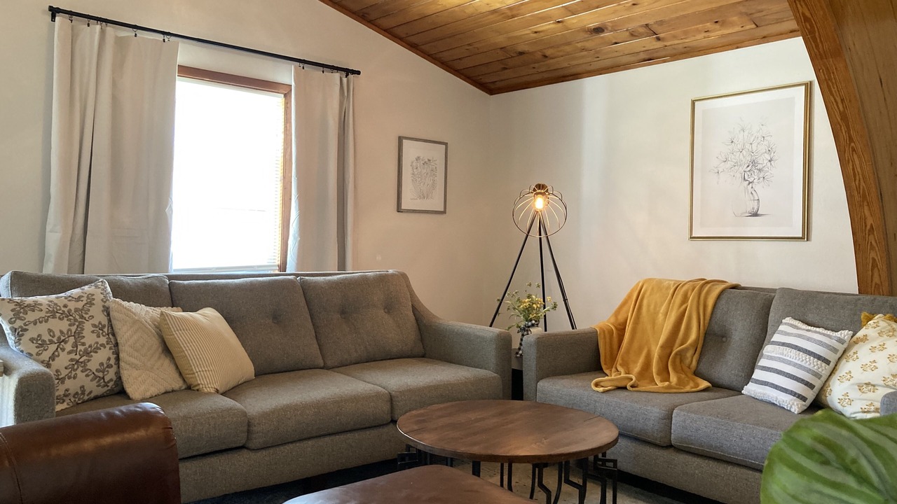 Photo of Livingroom in Kirksville