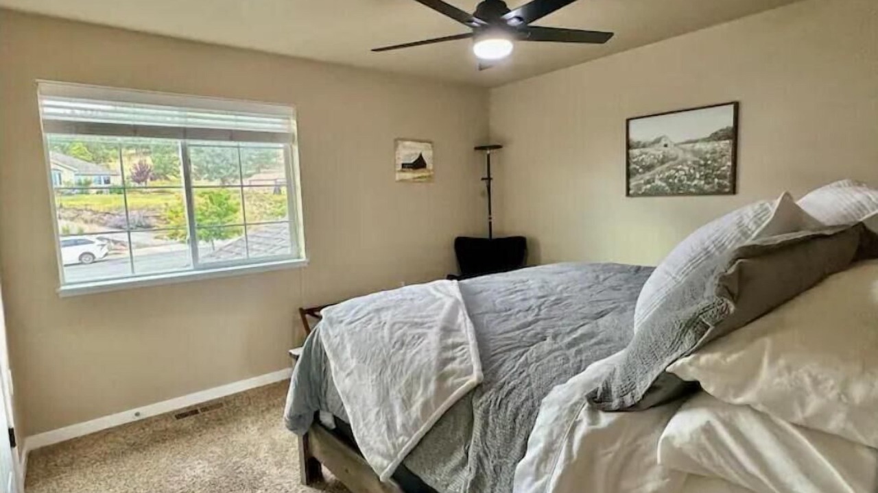 Photo of Others in Helena